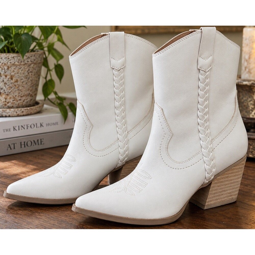 Dolce Vita DV Boots 8.5 White Koolson Western Bootie Faux Leather Cowboy Heels